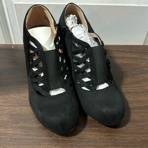 Journee Collections Piper Heels